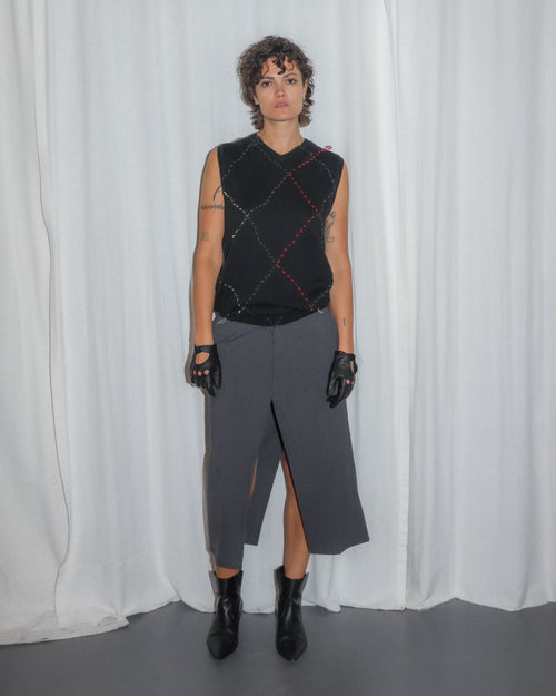 BLACK EMBROIDERY VEST Re;incarnated
