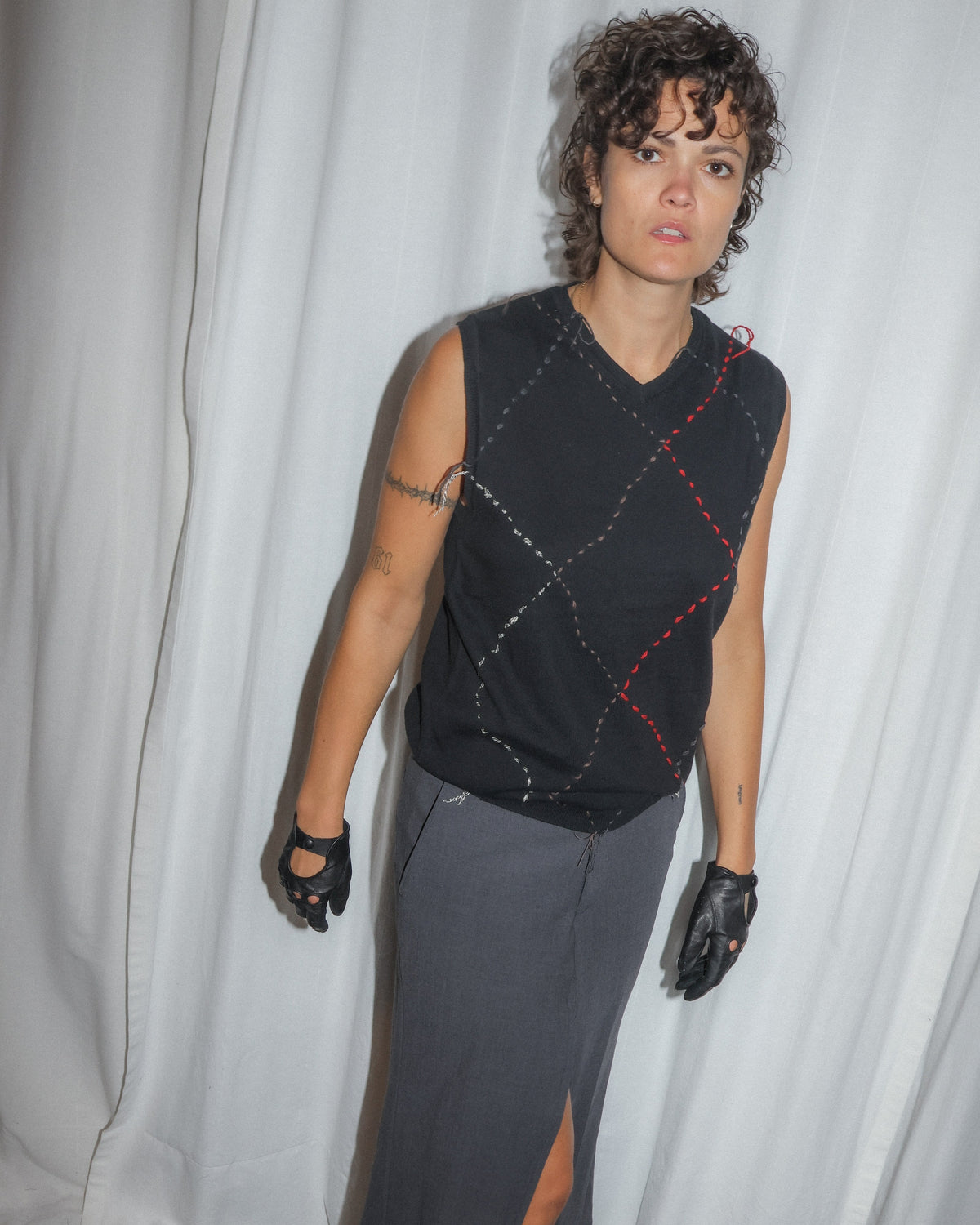 BLACK EMBROIDERY VEST Re;incarnated