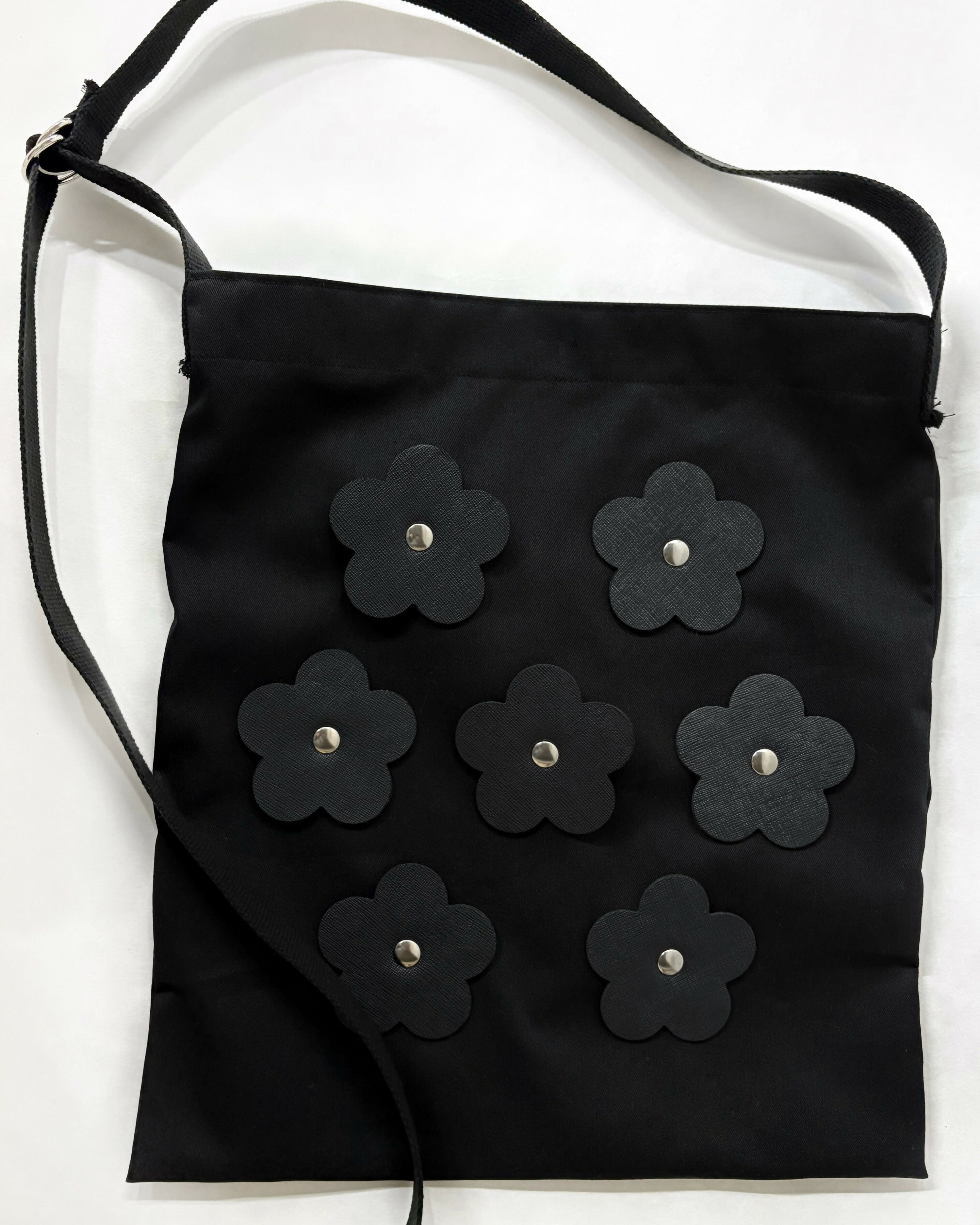 CIRCLE FLOWER MOTIF DECORATION LIGHT BAG Studio Stars