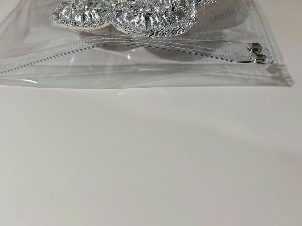 PVC VINYL x SOLID-DECORATION METALLIC FLOWER DRAWSTRING BAG Studio Stars