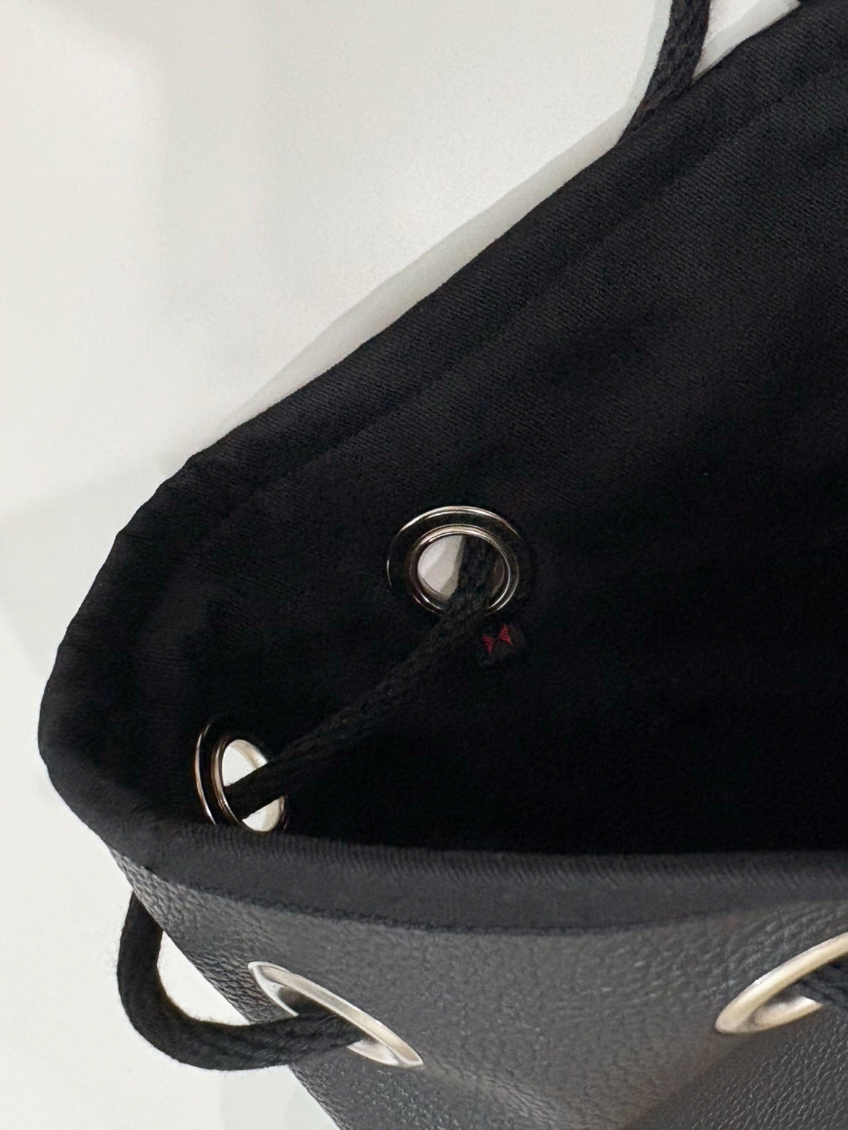 SYNTHETIC LEATHER ALL SCALLOP DRAWSTRING BAG Studio Stars