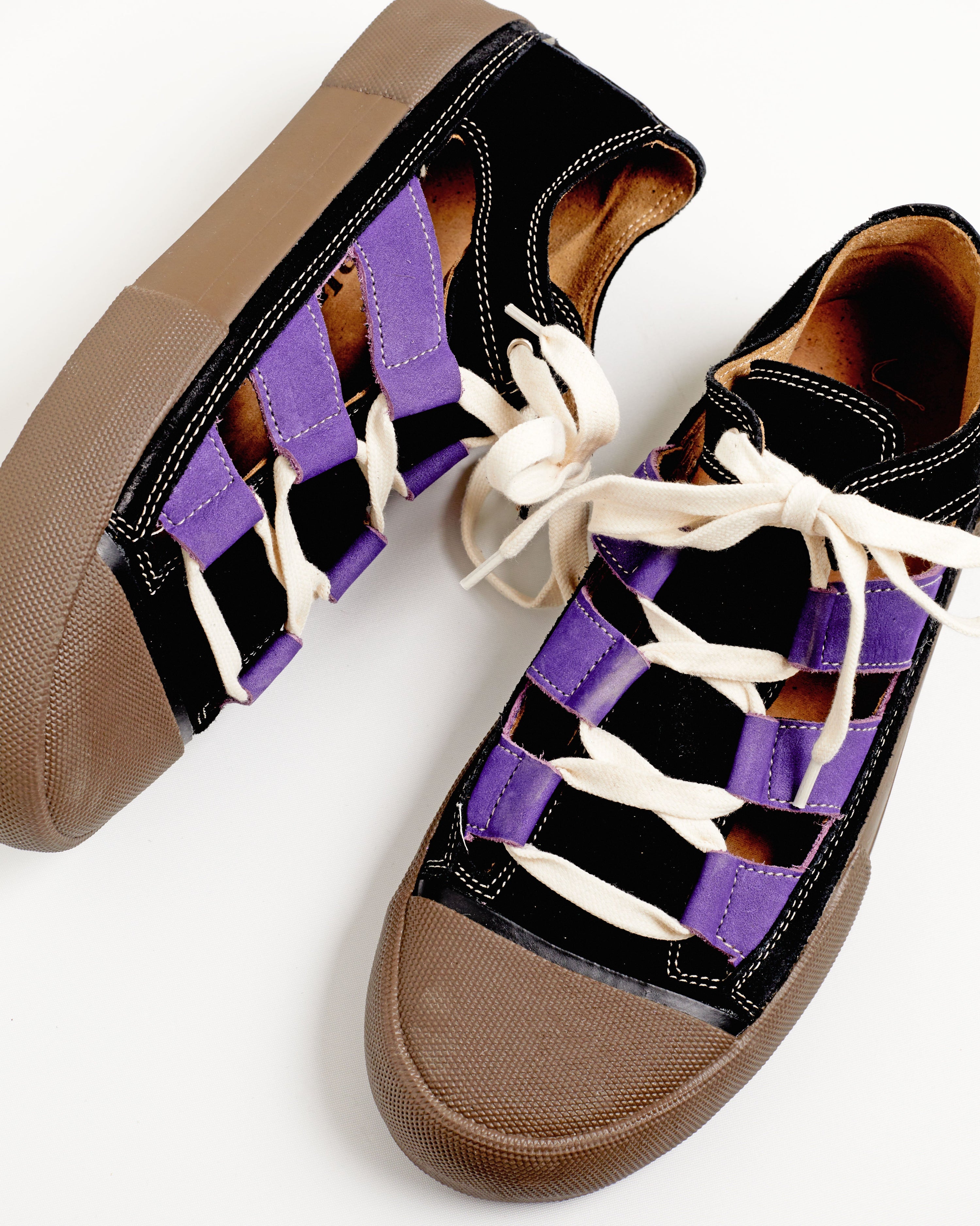 OPEN - BLACK VIOLET WOLLOW