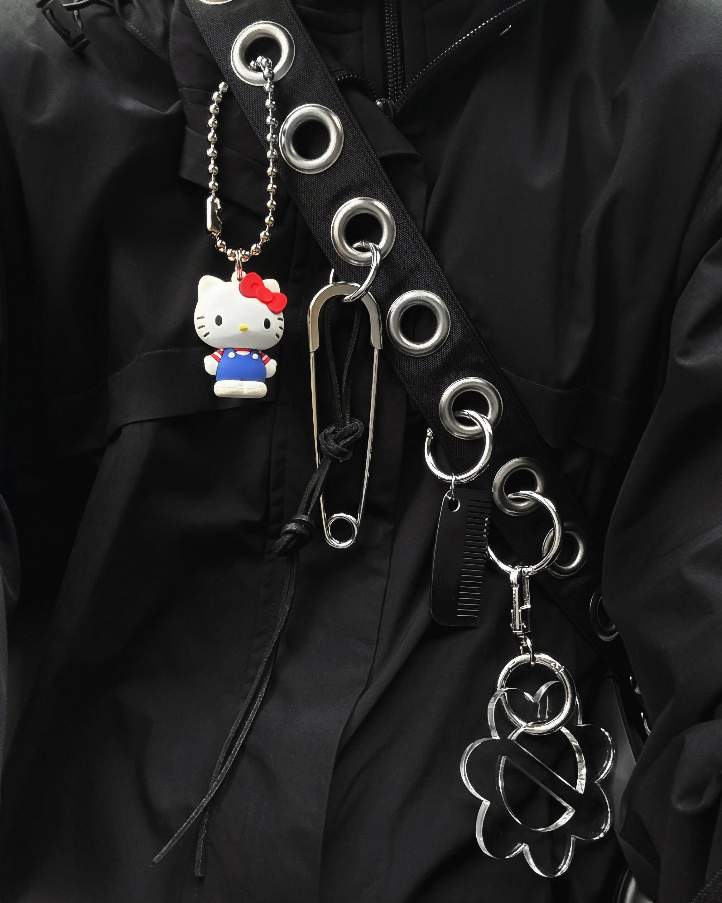 FULL OF HOLES LONG STRAP PADDED SCALLOP TOTE BAG Keiyamaguchi works