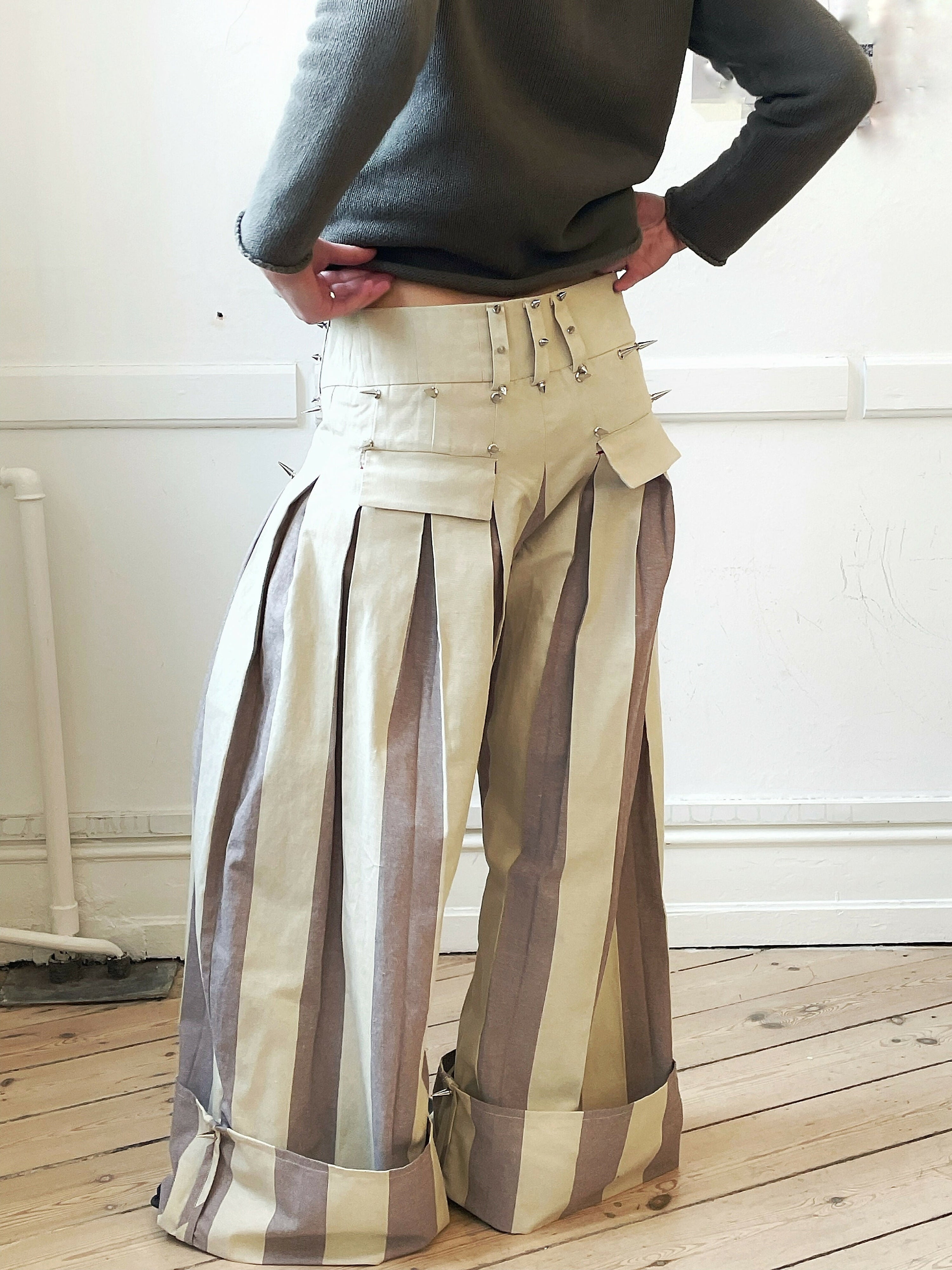 SPIKE PANTS Studio Stars